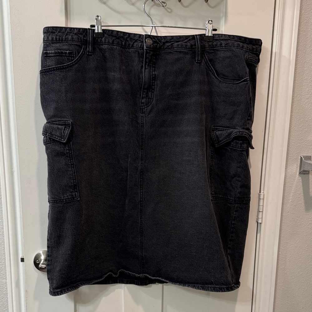 Plus sized, Black denim skirt